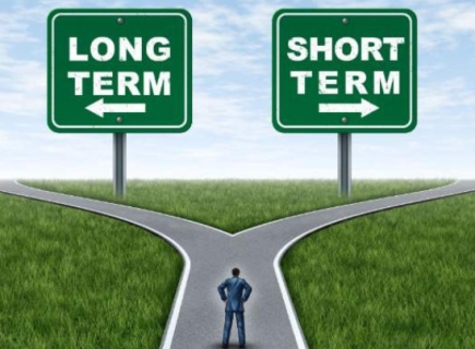 Đầu tư dài hạn và đầu tư ngắn hạn: Chọn chiến lược nào để tối ưu hóa tài sản?