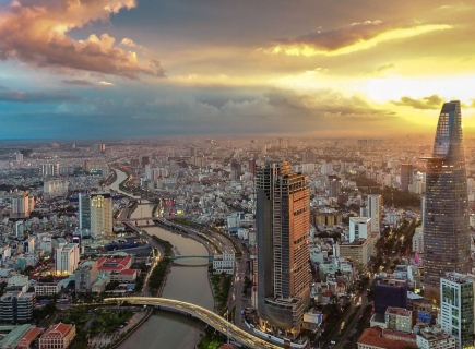 Tình hình kinh tế - chính trị Việt Nam 2025: Xu hướng và thách thức