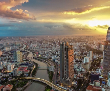 Tình hình kinh tế - chính trị Việt Nam 2025: Xu hướng và thách thức